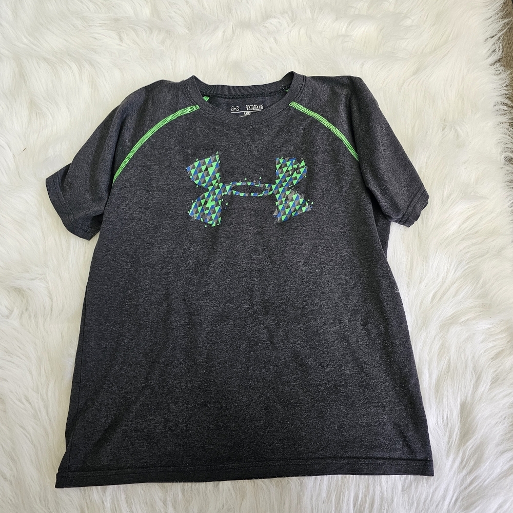 Under Armour boys t-shirt size M
